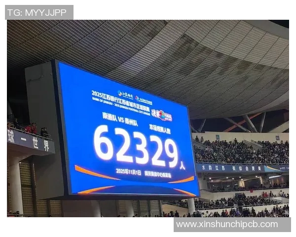 决赛之夜：激烈对决迎来冠军的诞生，谁能最终捧起胜利的奖杯